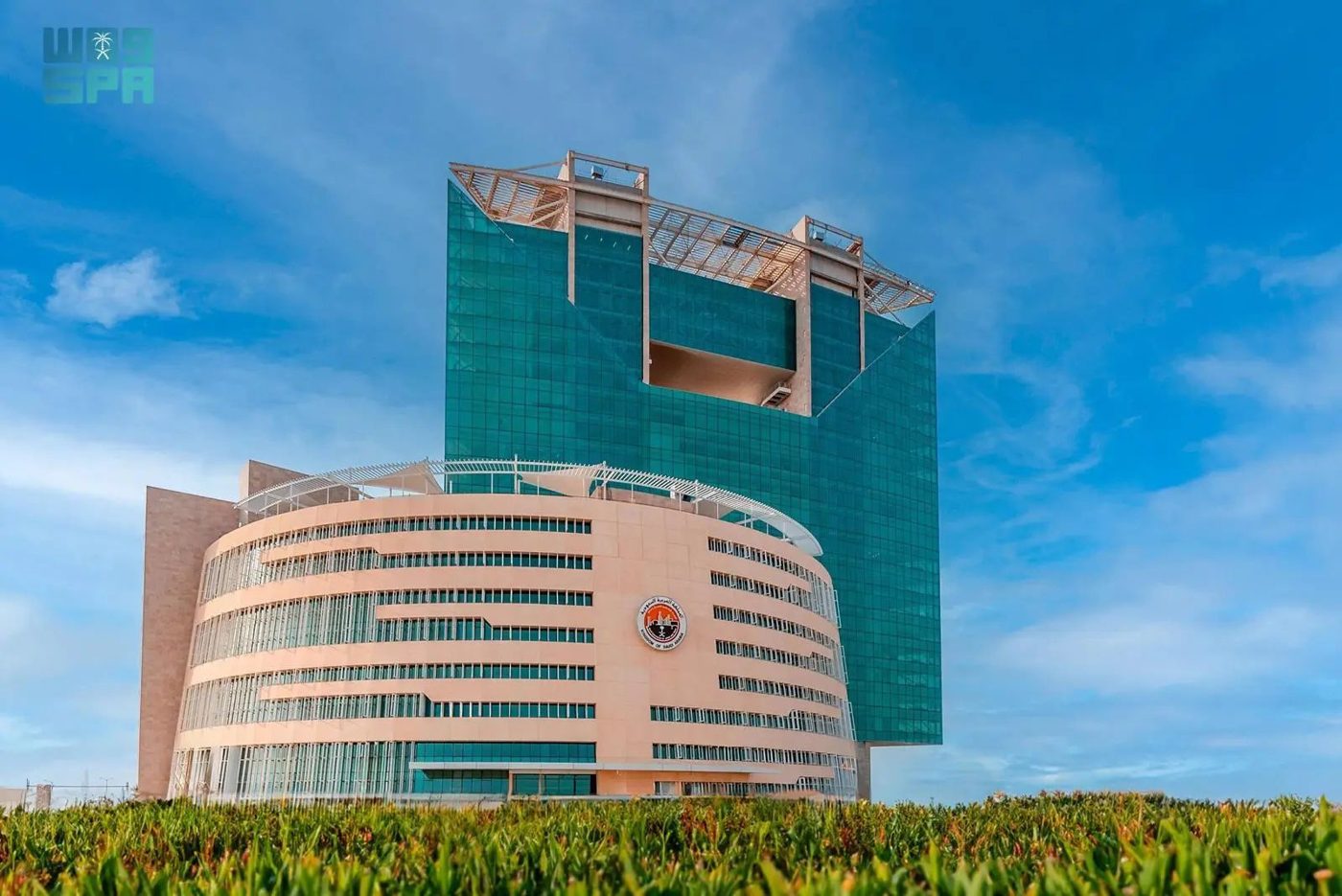 Photovoltaic curtain-wall building
